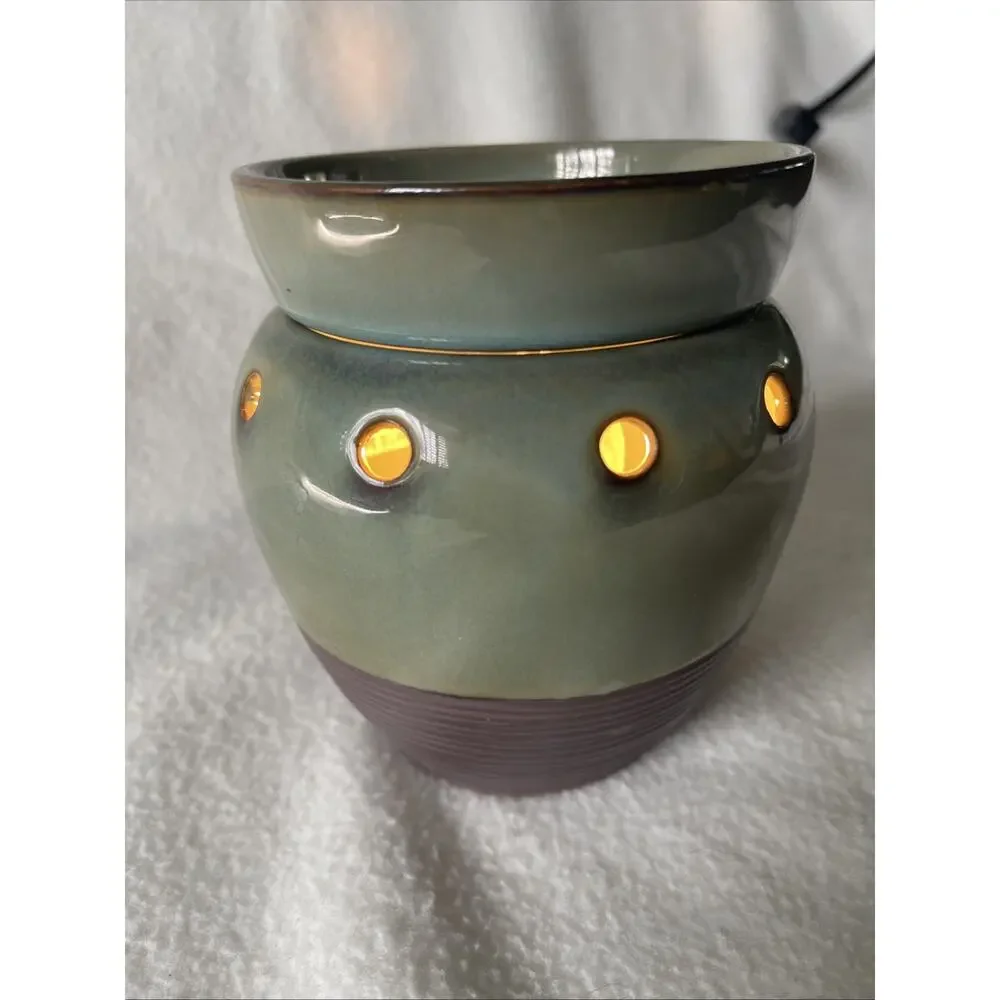 Scentsy Warmer ~ LIMESTONE ~ Mid Size ~Excellent Condition